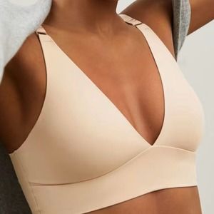 NWT Everlane Womens The Invisible Bra Small Soft Smooth Seamless Cups Light Tan